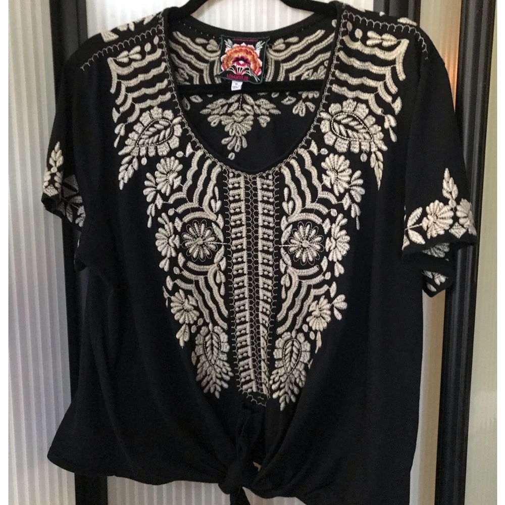 Johnny Was pullover shirt with tie at waist. Extensive machine embroidery.